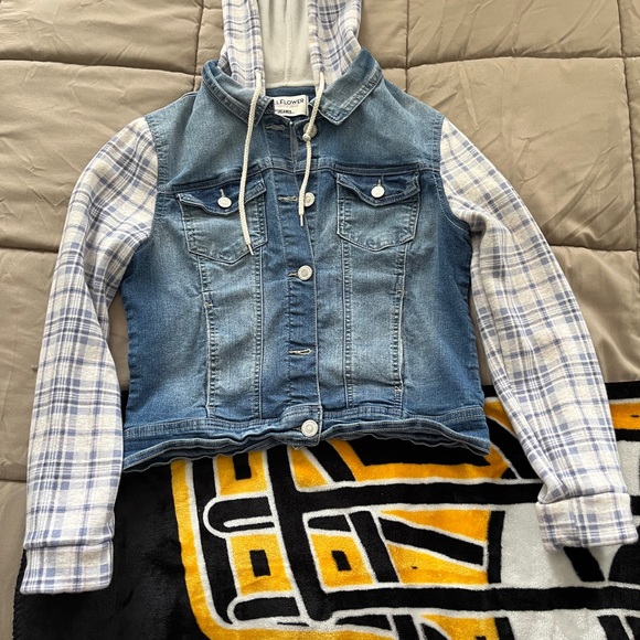 Wallflower woman’s denim jacket - Picture 7 of 17